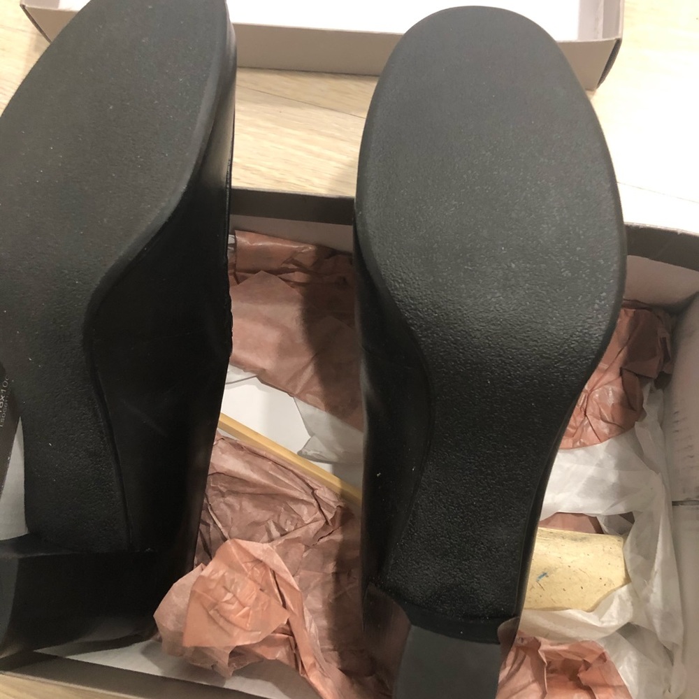 Shoes - Picture 4 of 8